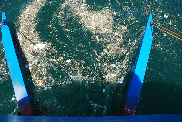 Büyük Tehlike: Plastik Çöpler!